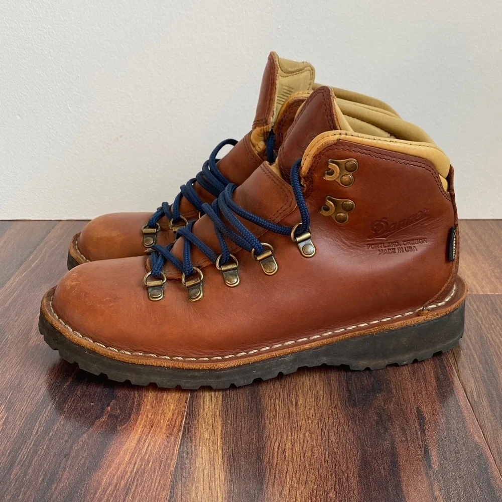 Danner Mountain Pass Cedar Cognac Leather Boots Blue Laces 33277
